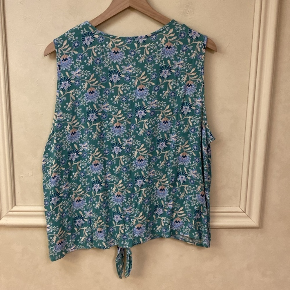 Market And Spruce Top XL Lilo Sleeveless Button Down Tie Front Floral Sage Green - Picture 5 of 5